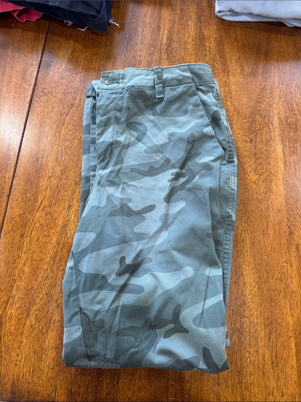 GAP Women's Cropped Camo Ankle Pants - Olive Green. Girlfriend chino size 6 - Picture 1 of 1